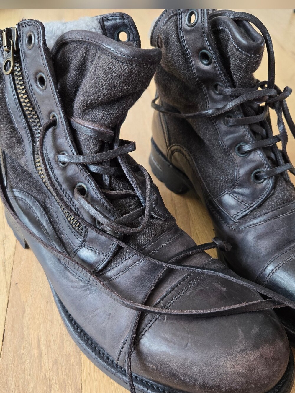 UGG Collection Mens Italian Black/Gray Leather Lace-Up Ankle Boots with Side Zip